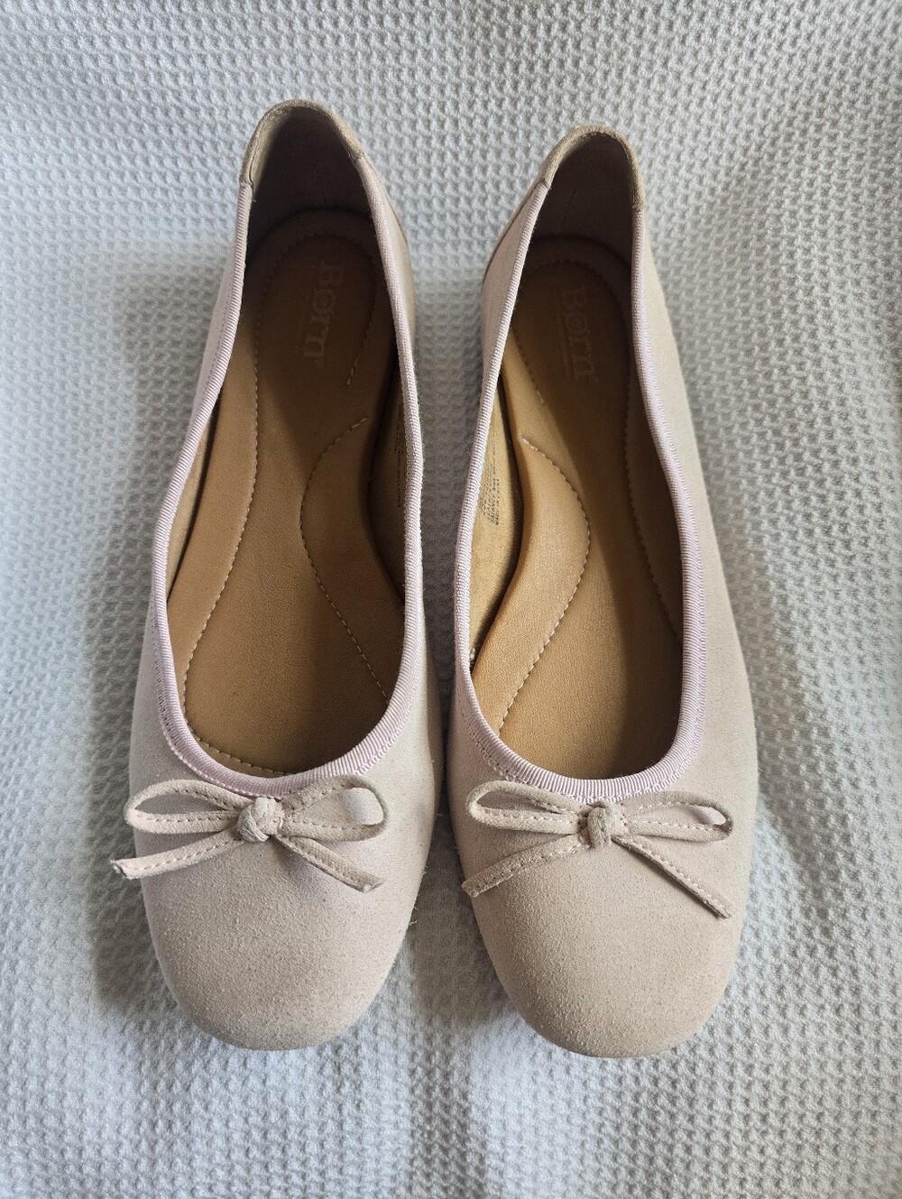 Born EUC Women’s Size 9 Suede Leather Comfort Ballet Flat Bow Accent Light Pink